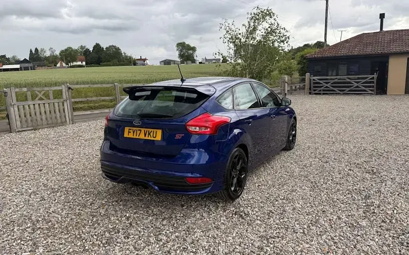 Used Ford Focus ST 250 HP (183 kW) 2016 Blue Hatchback