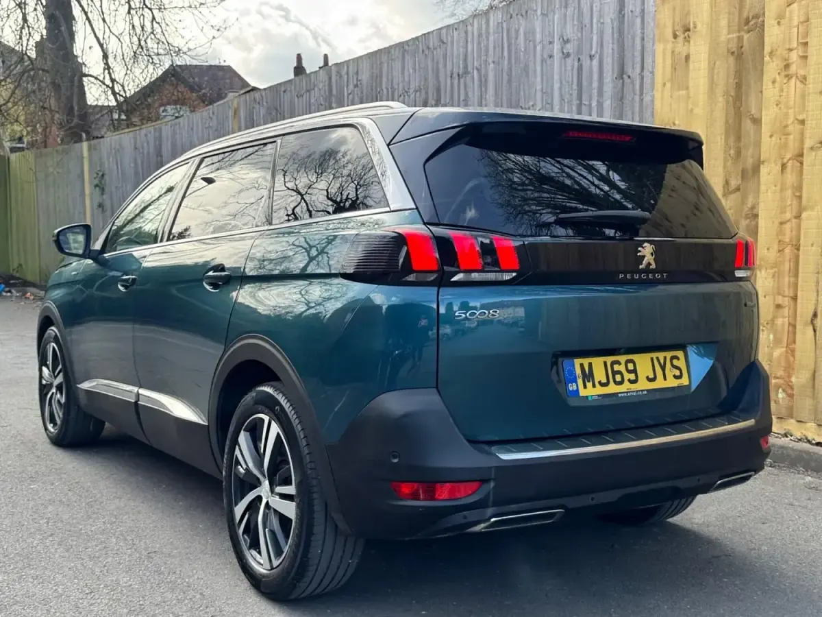 Second-hand Peugeot 5008 GT-line 130 CP (95 kW) 2019 Verde SUV