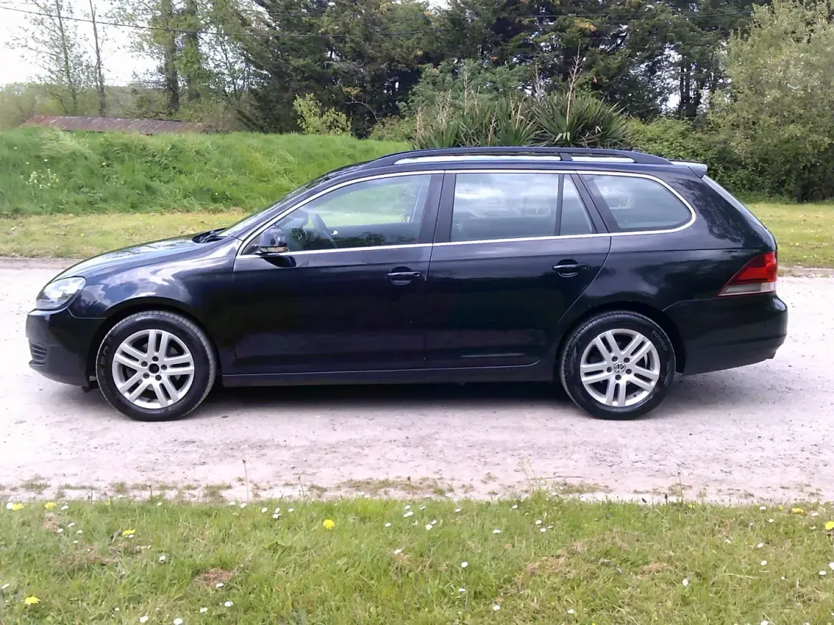 Begagnad VW Golf VI SE 105 HK (77 kW) 2011 Svart Halvkombi