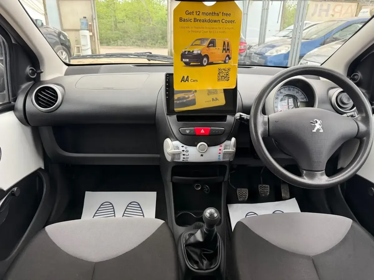 Used Peugeot 107 Access 68 HP (50 kW) 2013 White Hatchback