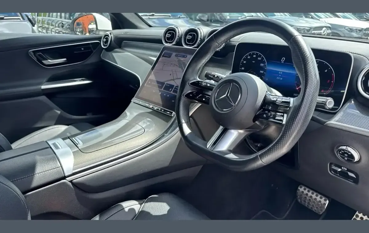 Second-hand Mercedes GLC220 AMG line 197 CP (144 kW) 2023 Alb SUV