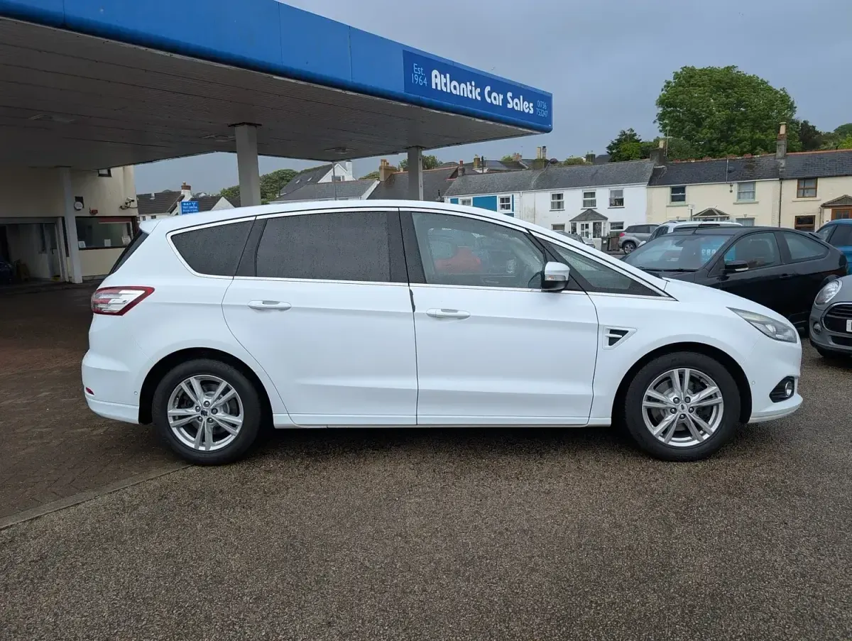 Used Ford S-MAX Titanium 2015 White MPV