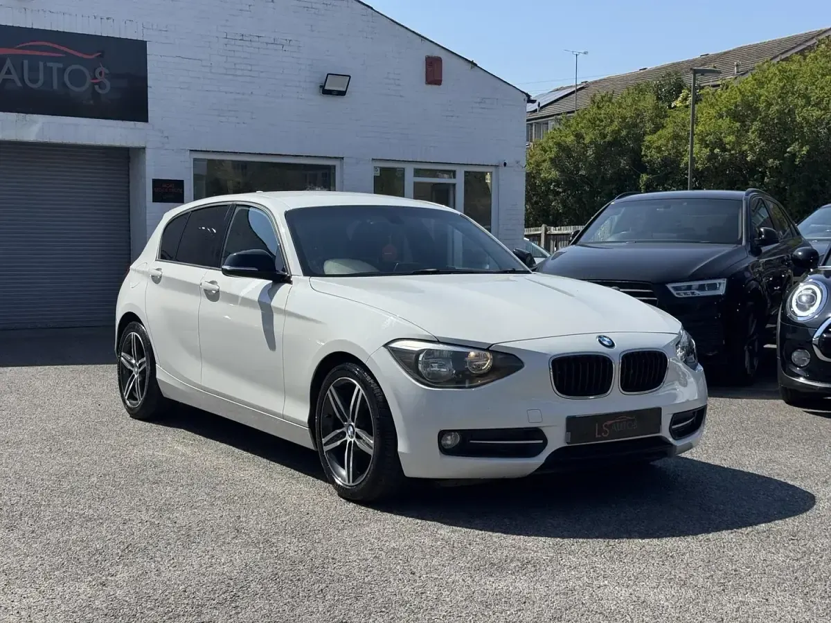 Used BMW 118 Sport Line 141 HP (103 kW) 2012 White Hatchback