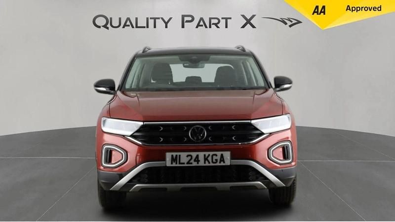 Used VW T-Roc Life 150 HP (110 kW) 2024 Red SUV
