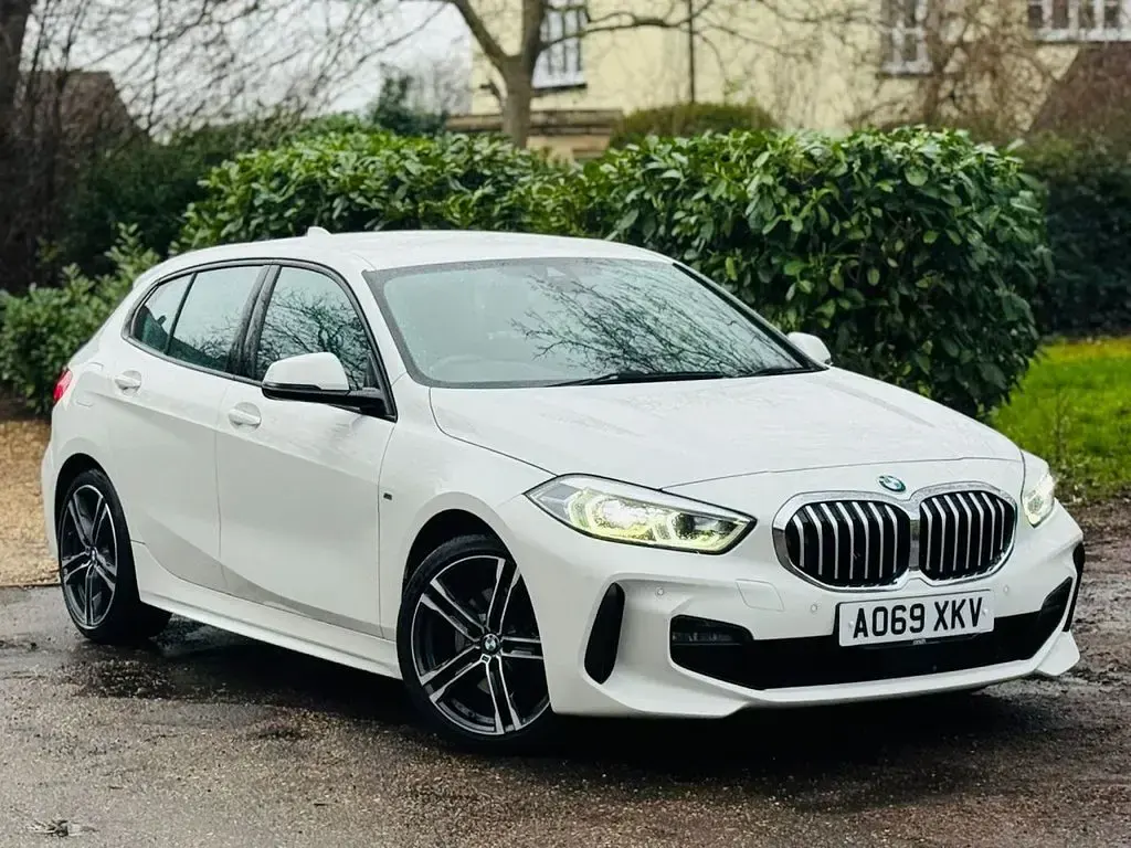 Usado BMW 118 M Sport 150 HP (110 kW) 2019 Branco Citadino