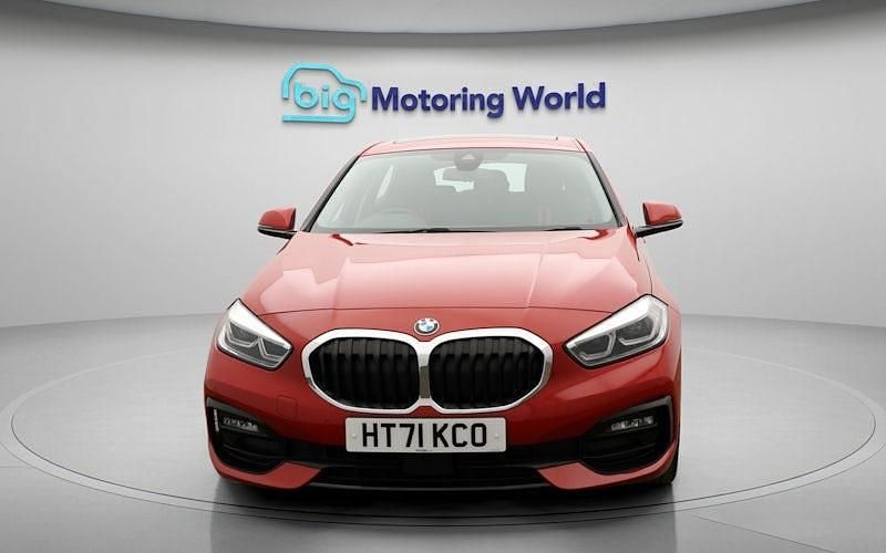 Used BMW 118 Sport Line 136 HP (100 kW) 2021 Red Hatchback