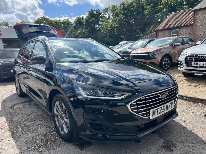 Black New 2025 Ford Focus Titanium Estate | £20,995 (Good price) - Image 1/3