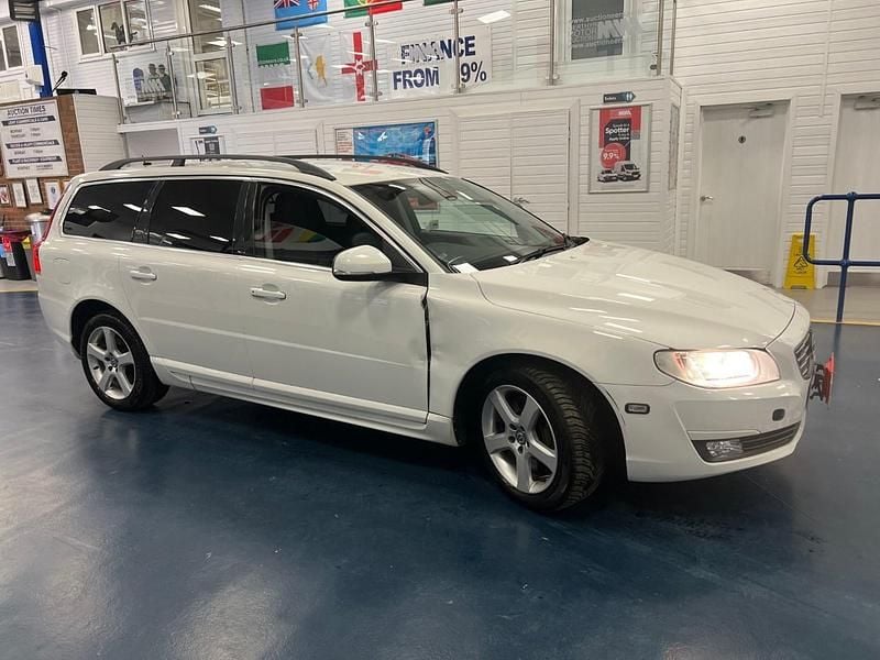 Used Volvo V70 150 HP (110 kW) 2016 White Estate