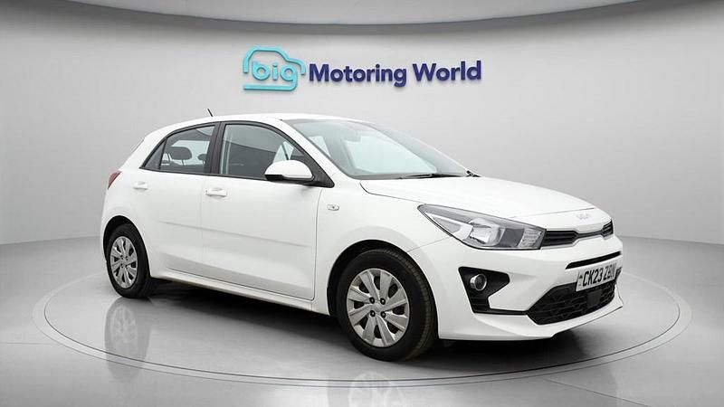 Used Kia Rio 83 HP (61 kW) 2023 White Hatchback