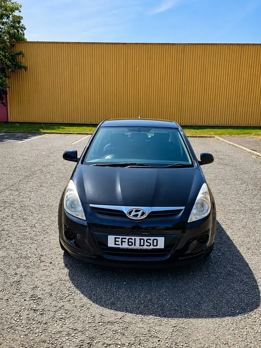 Used Hyundai i20 Comfort 78 HP (57 kW) 2011 Black Hatchback