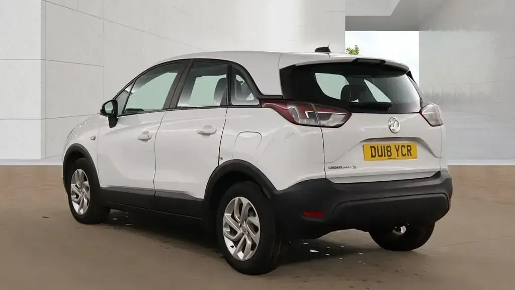 Used Vauxhall Crossland X 81 HP (59 kW) 2018 White SUV