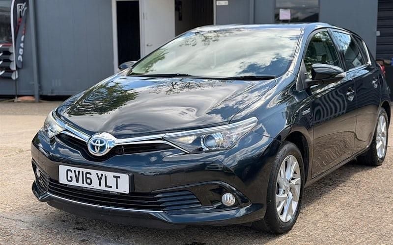 Used Toyota Auris Hybrid Business Edition 136 HP (100 kW) 2016 Hatchback
