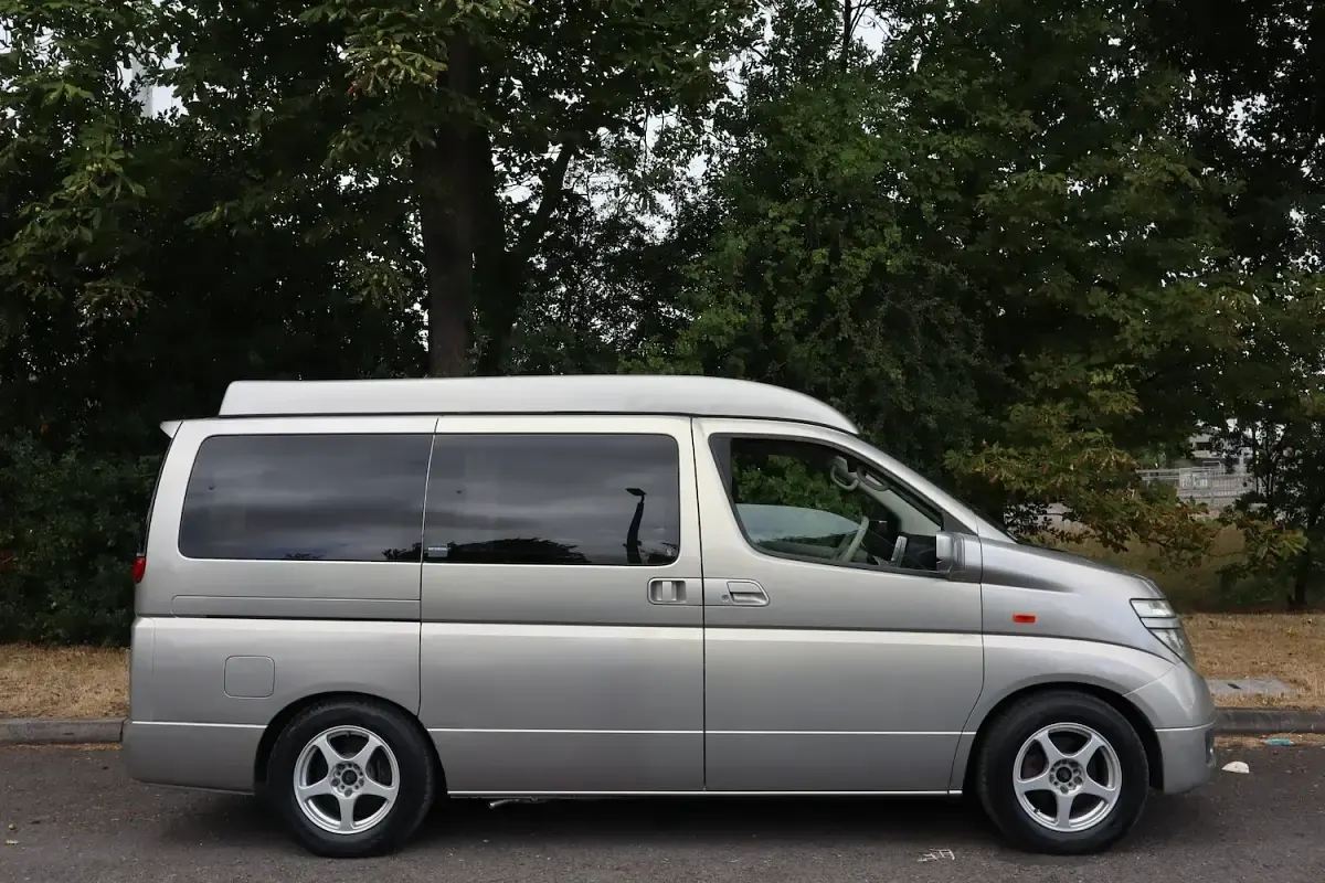 Used Nissan Elgrand 2004 Silver MPV