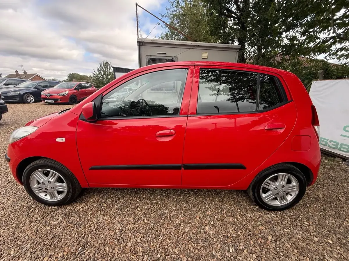 Used Hyundai i10 Comfort 78 HP (57 kW) 2009 Red Hatchback