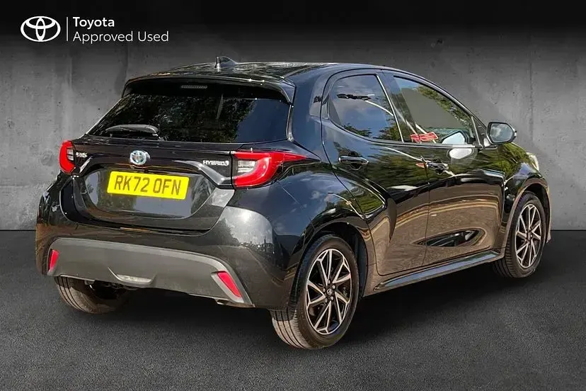 Used Toyota Yaris Design 114 HP (83 kW) 2022 Black Hatchback