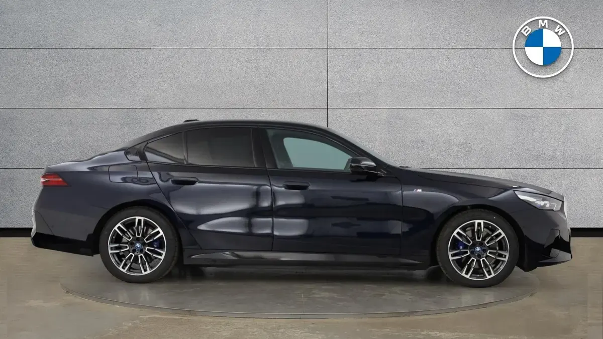 Begagnad BMW 530e M Sport 295 HK (216 kW) 2024 Svart