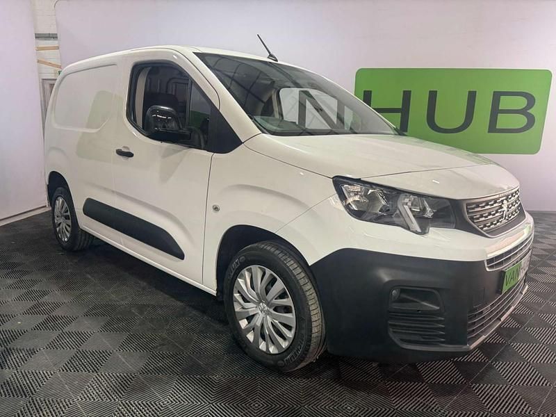 White Used 2022 Peugeot Partner Premium MPV | £13,794 (Expensive) - Image 1/4