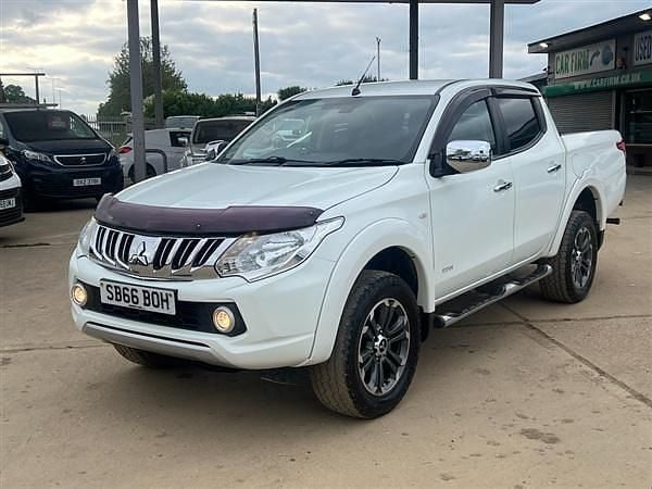 White Used 2016 Mitsubishi L200 Pickup | £8,950 (Good price) - Image 1/1