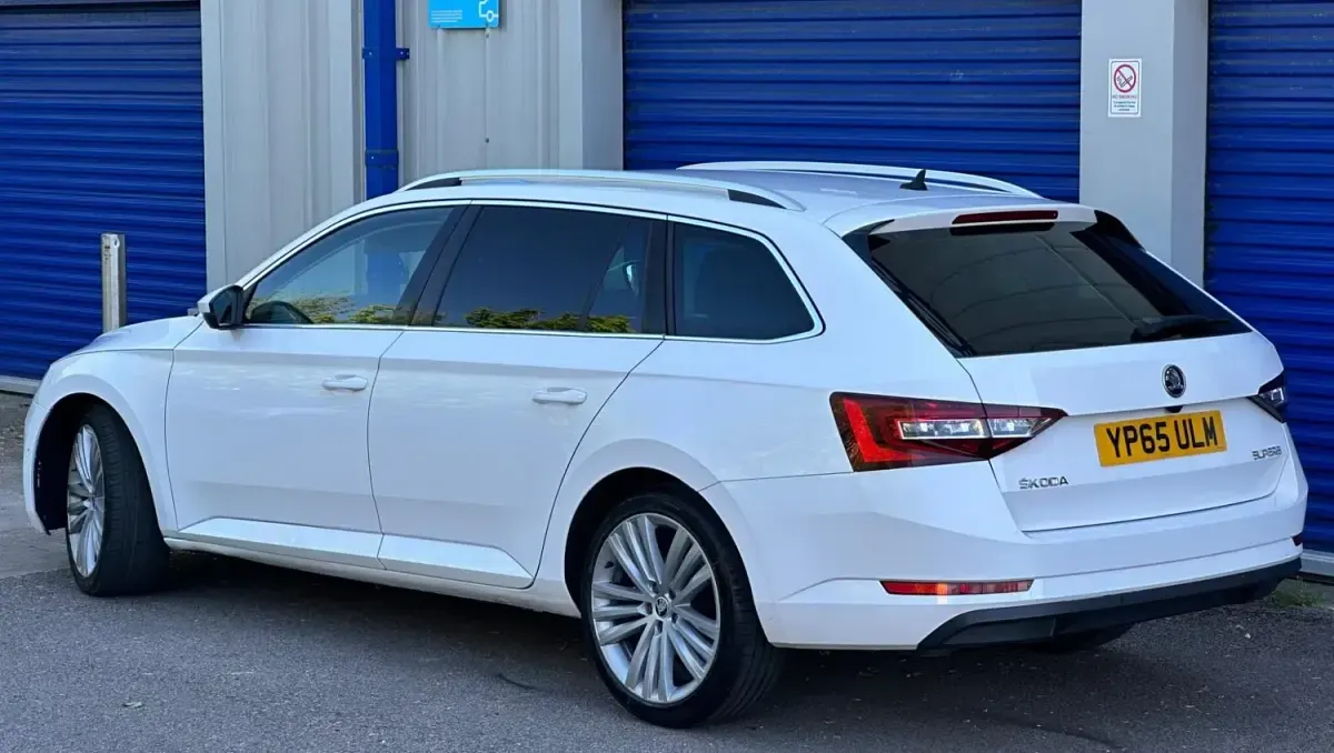 Gebraucht Skoda Superb SE L Executive 150 PS (110 kW) 2015 Weiß Kombi