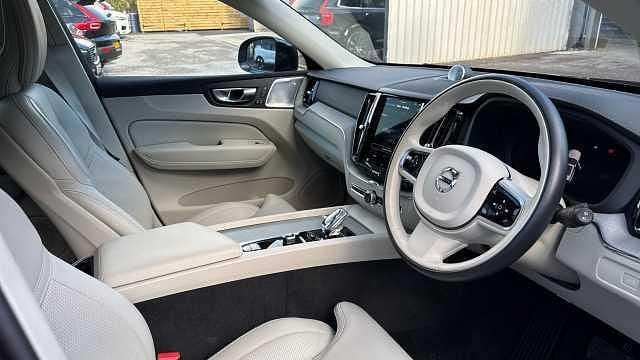 Used Volvo XC60 Ultra 250 HP (183 kW) 2024 Black SUV