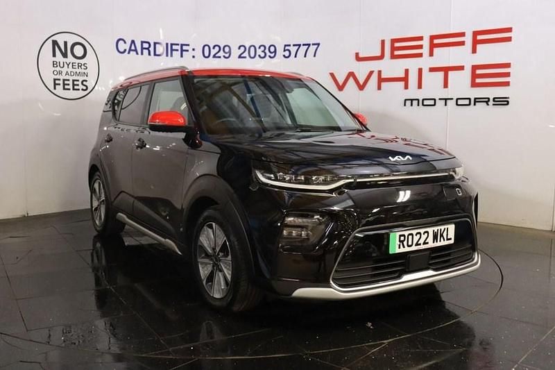 Black Used 2022 Kia Soul EV 2 SUV | £14,988 (Fair price) - Image 1/4
