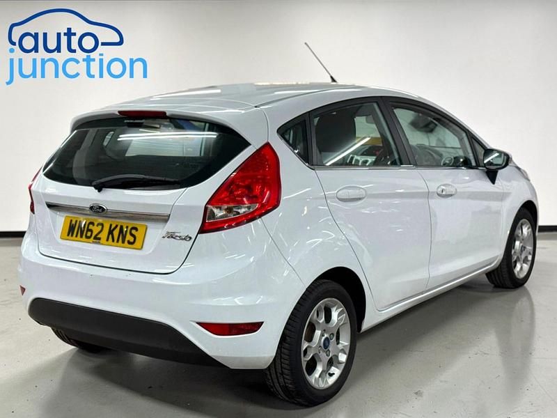 Used Ford Fiesta Zetec 82 HP (60 kW) 2012 White Hatchback