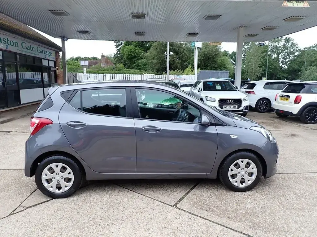 Used Hyundai i10 SE 87 HP (63 kW) 2017 Grey Hatchback