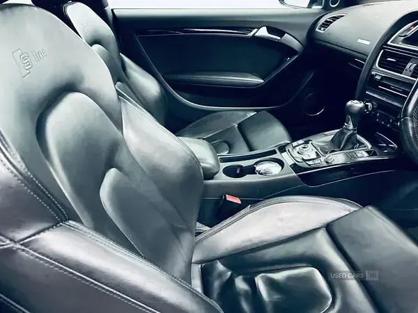 Used Audi A5 Black Edition 190 HP (139 kW) 2015 Silver Coupe