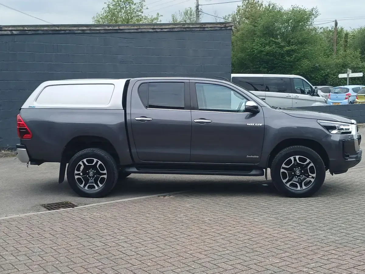Used Toyota HiLux Luxury 204 HP (150 kW) 2021 Grey Pickup