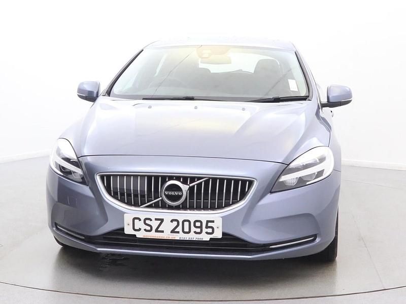 Begagnad Volvo V40 Inscription 152 HK (111 kW) 2018 Blå Halvkombi