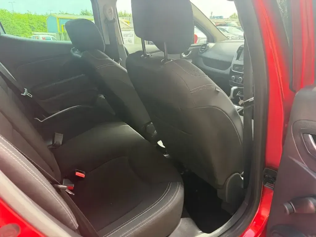 Używany Renault Clio IV Iconic 2019 Czerwony Hatchback