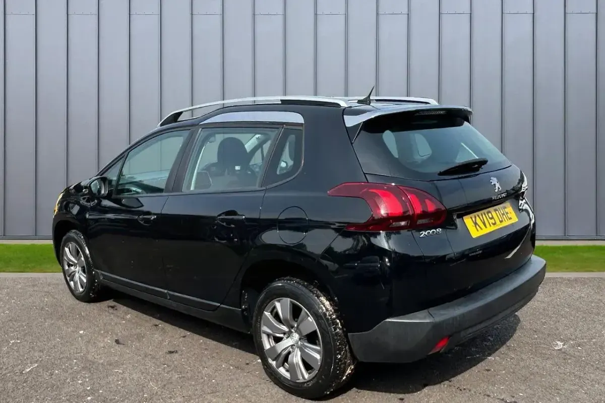 Używany Peugeot 2008 Active 81 KM (59 kW) 2019 Czarny SUV