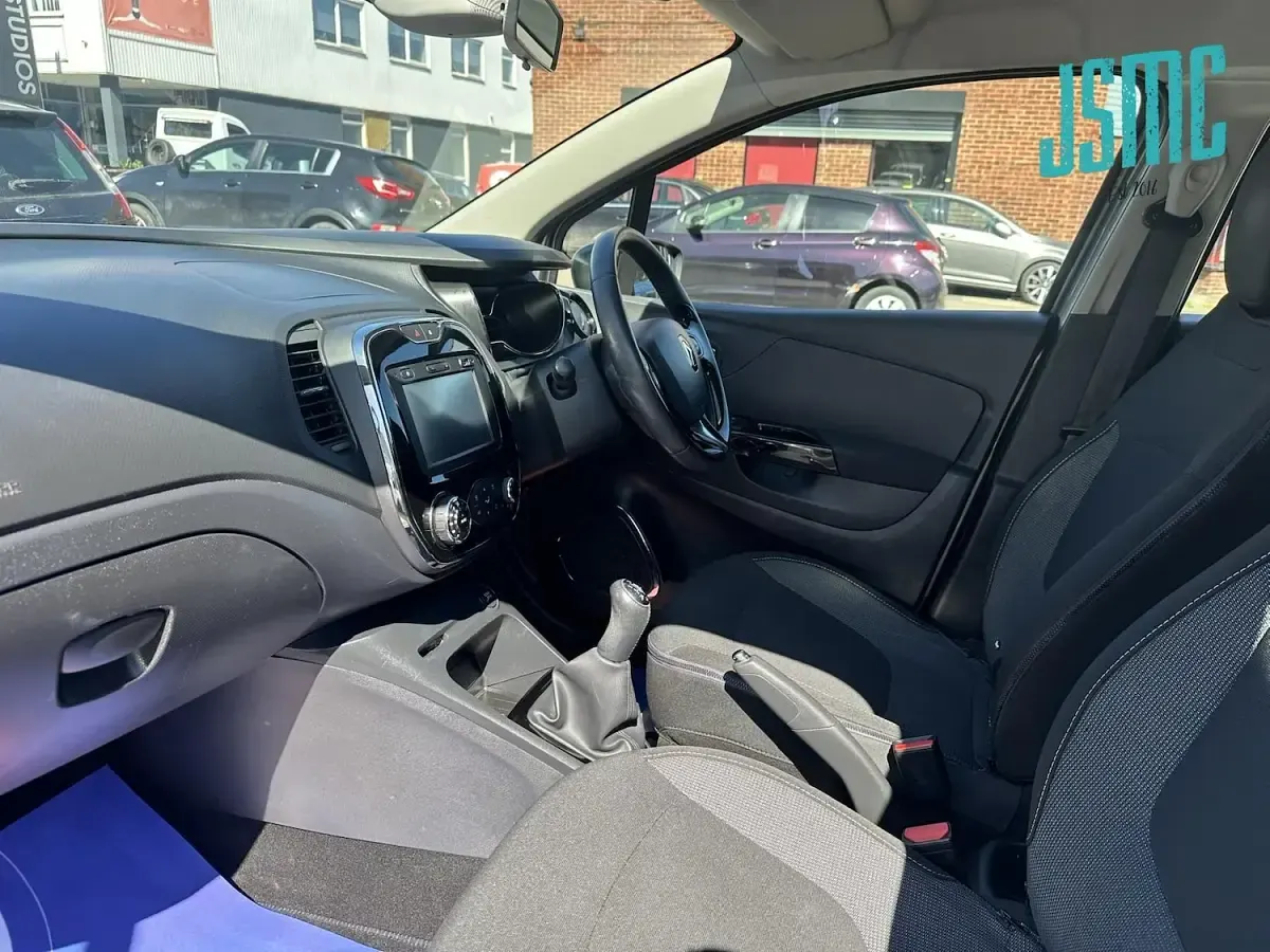 Used Renault Captur Dynamique 90 HP (66 kW) 2015 Grey SUV
