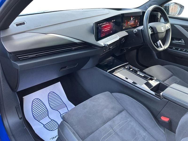 Blue Used 2023 Vauxhall Astra Ultimate Hatchback | £14,995 (Good price) - Image 1/4