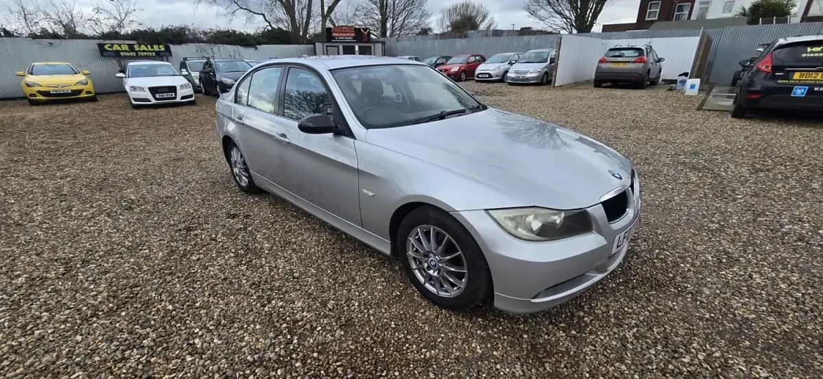 Begagnad BMW 320 2007 Silver Sedan