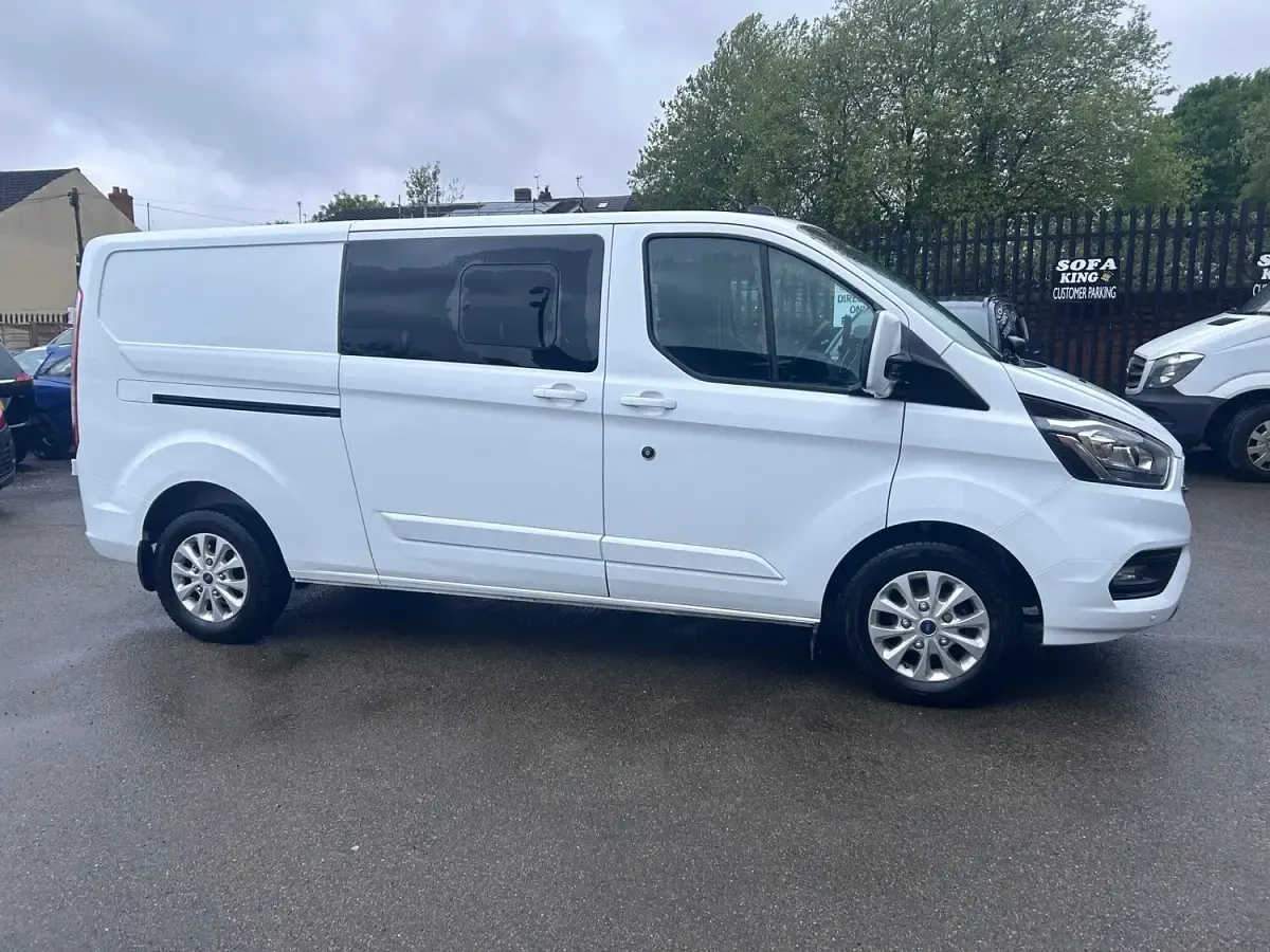 Used Ford Transit Custom Limited 130 HP (95 kW) 2022 White Van