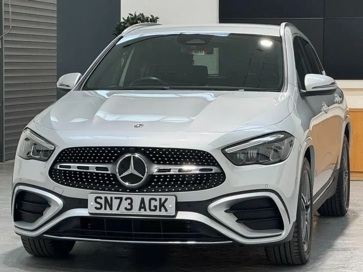 Begagnad Mercedes GLA200 Executive 150 HK (110 kW) 2024 Silver SUV