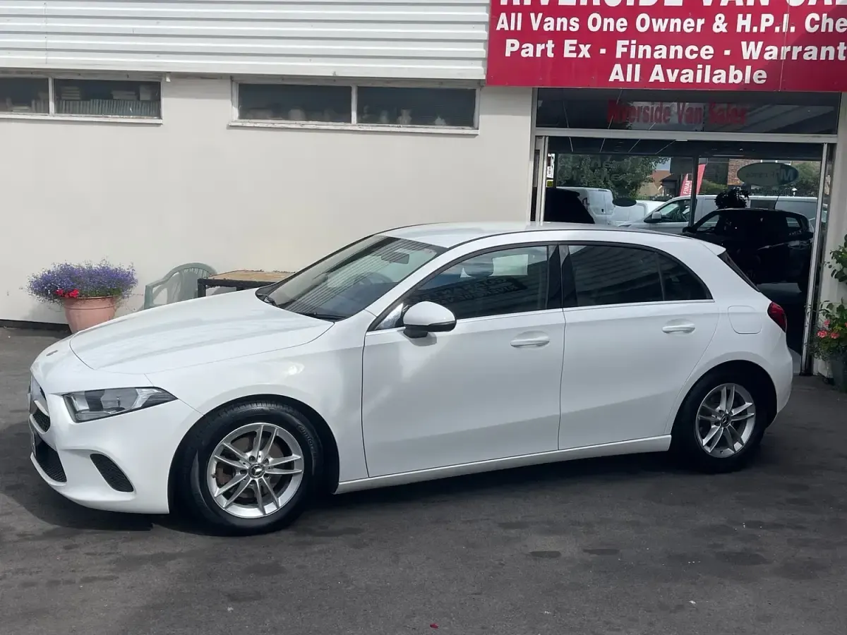 Used Mercedes A180 SE 116 HP (85 kW) 2018 White Hatchback