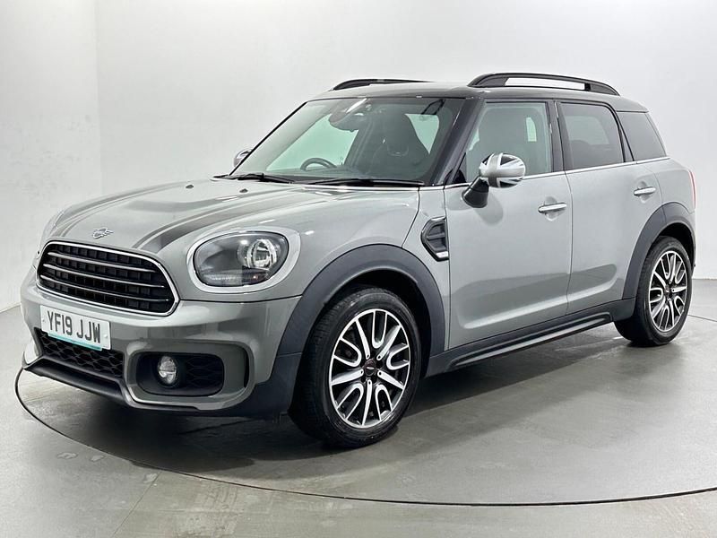 Usado Mini Cooper D Sport 150 HP (110 kW) 2019 Cinzento Citadino