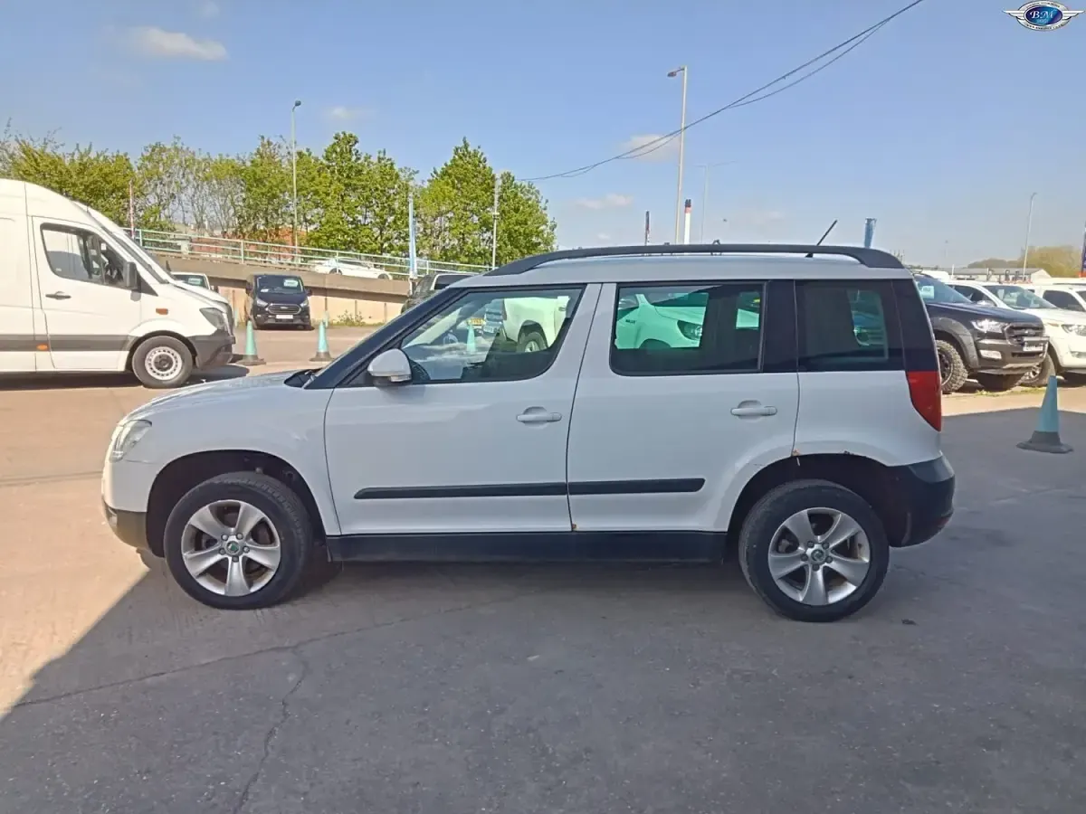 Used Skoda Yeti GreenLine 105 HP (77 kW) 2011 White SUV