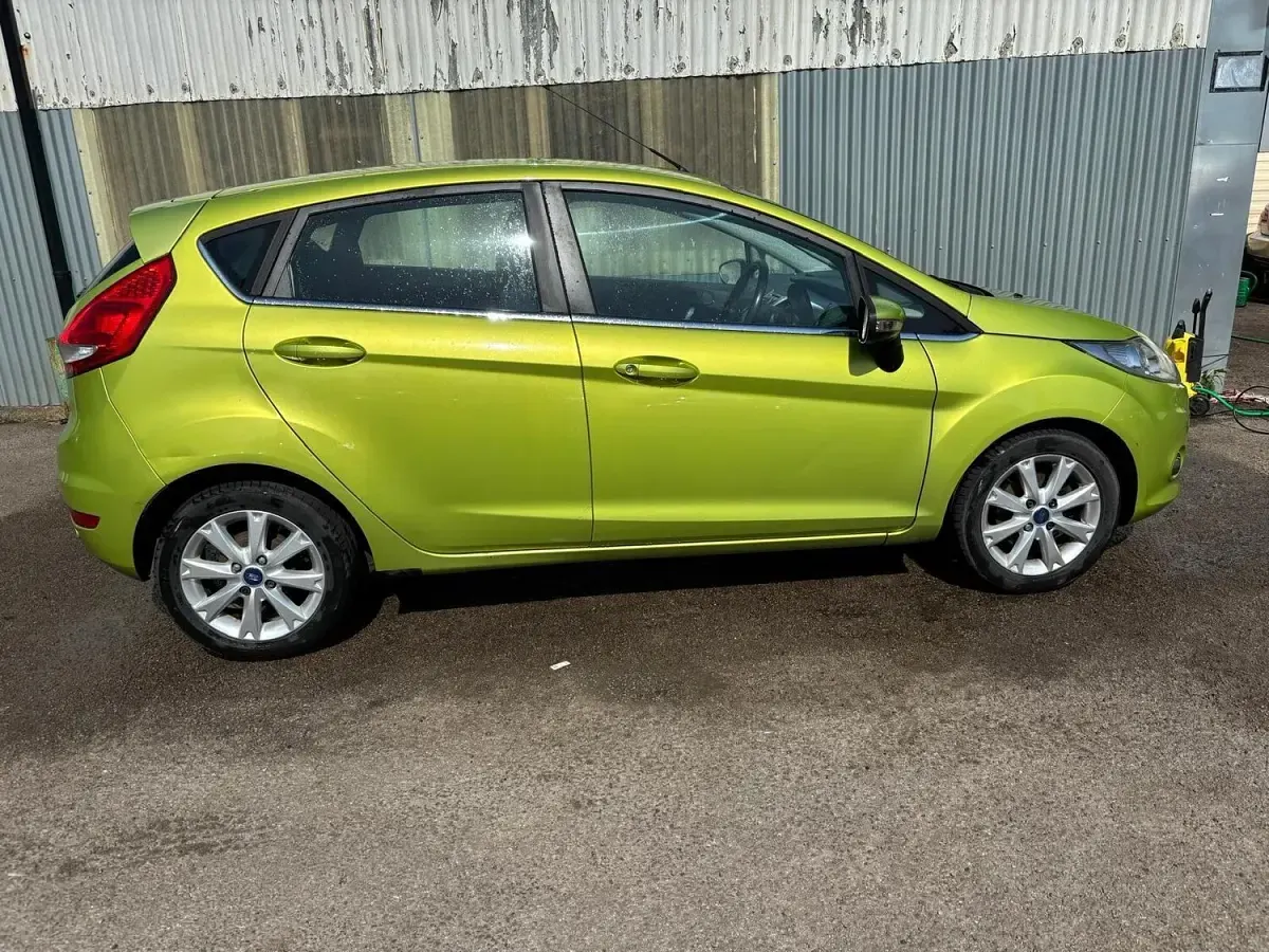 Used Ford Fiesta Zetec 2010 Green Hatchback