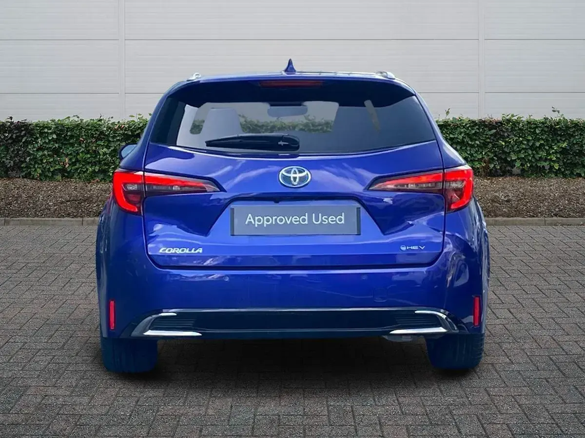 Used Toyota Corolla Design 140 HP (102 kW) 2025 Blue Estate