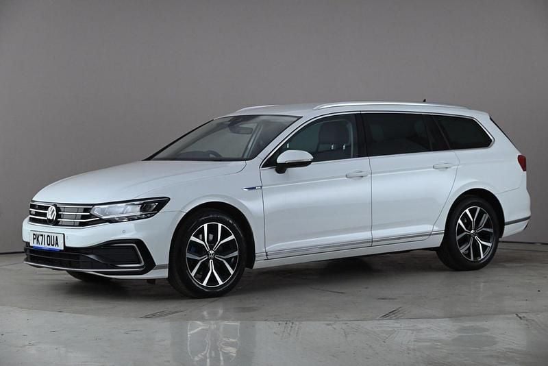 Used VW Passat GTE 218 HP (160 kW) 2021 White Estate