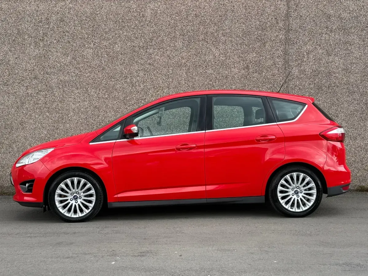 Usado Ford C-MAX Titanium 2015 Rojo Monovolumen