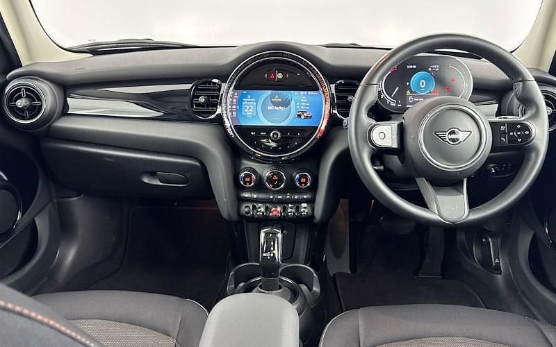 Begagnad Mini Cooper Classic 136 HK (100 kW) 2022 Silver Halvkombi