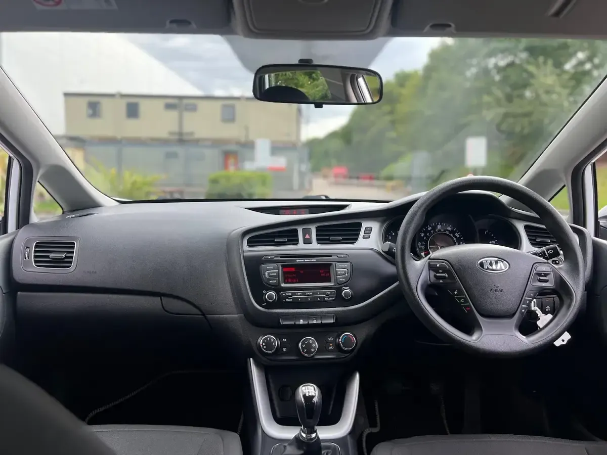 Used Kia Ceed 128 HP (94 kW) 2013 White Hatchback
