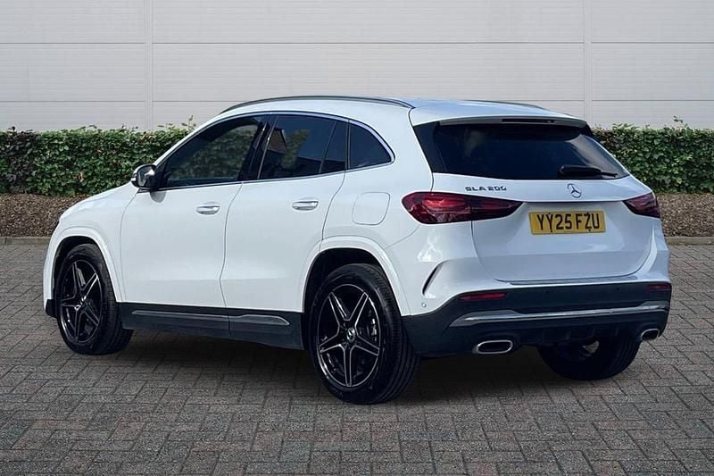 Used Mercedes GLA200 Executive 163 HP (119 kW) 2025 White SUV