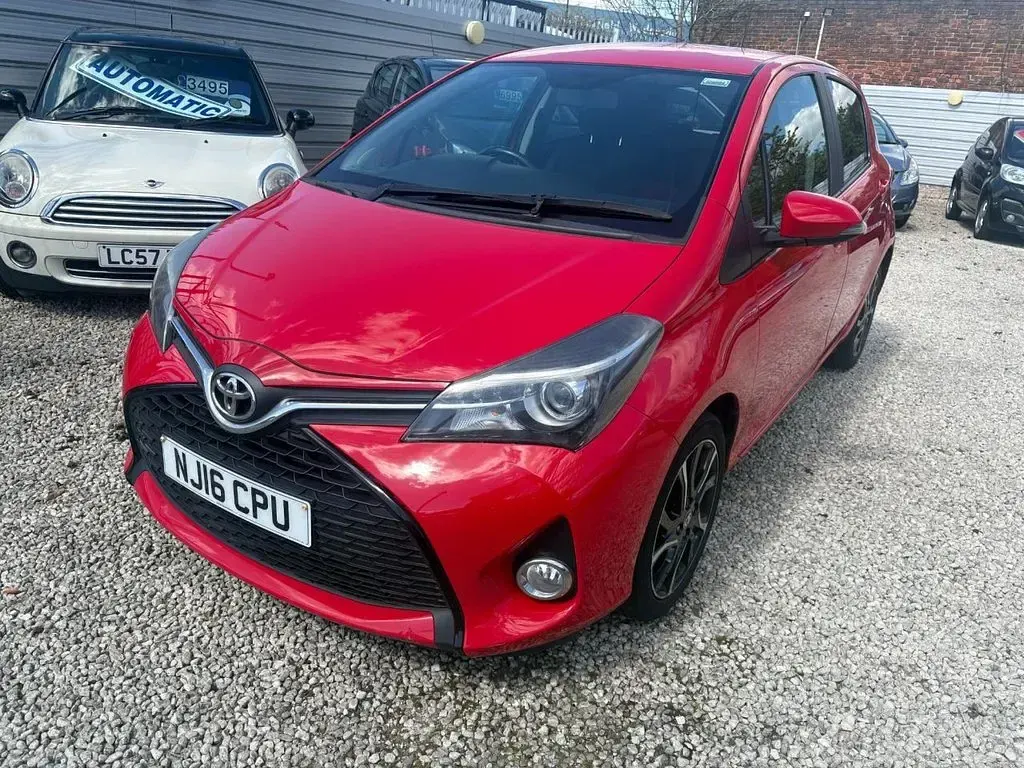 Used Toyota Yaris Sport 99 HP (72 kW) 2016 Red Hatchback