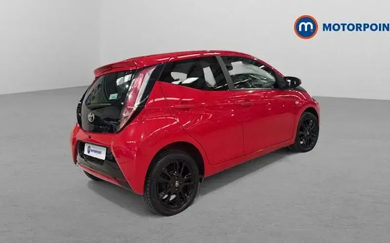 Used Toyota Aygo X-play 69 HP (50 kW) 2018 Red Hatchback
