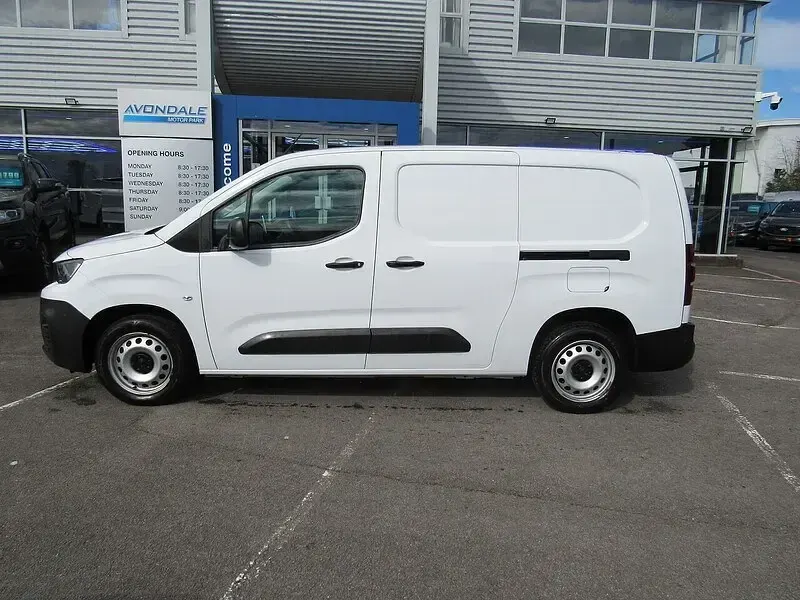 Używany Peugeot Partner Premium 2023 Biały Minivan